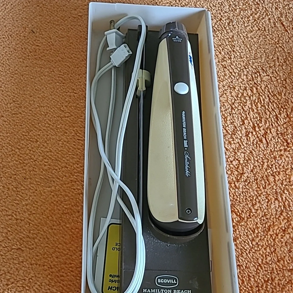 70s Hamilton Beach Electric Knife with Brown and Cream Handle